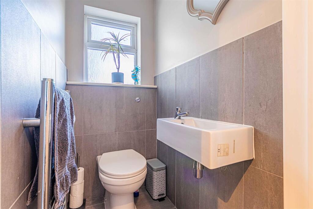 Guest Cloakroom.jpg
