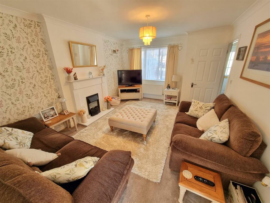 Sitting room 1.jpg