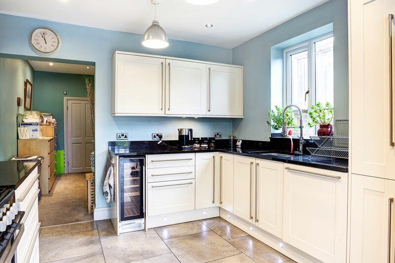 DINING KITCHEN B