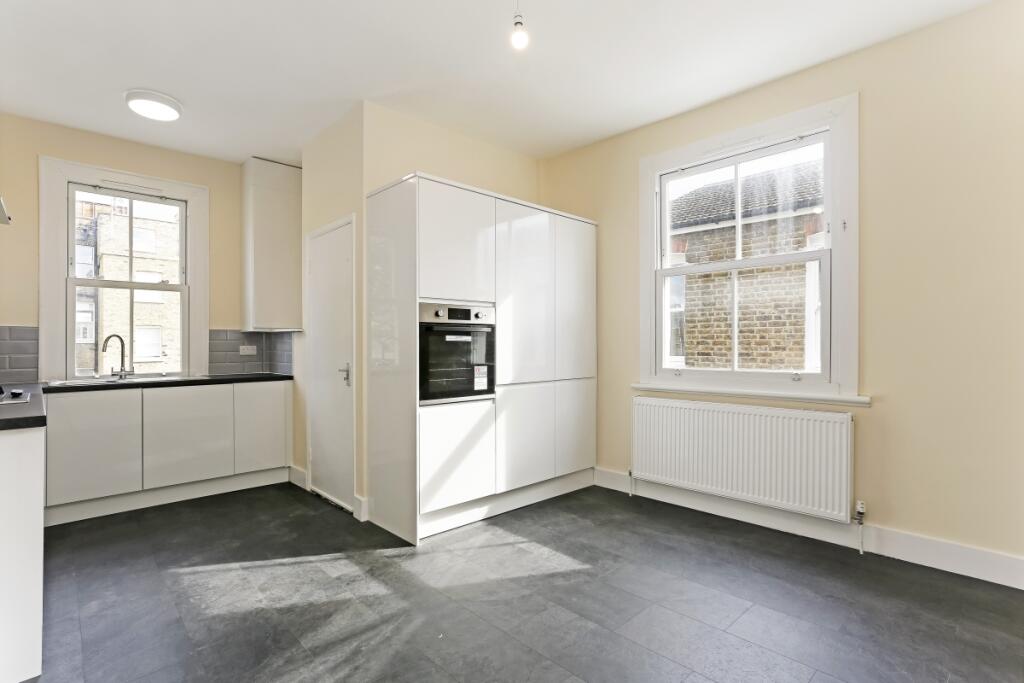 82 Tamworth Stree...
