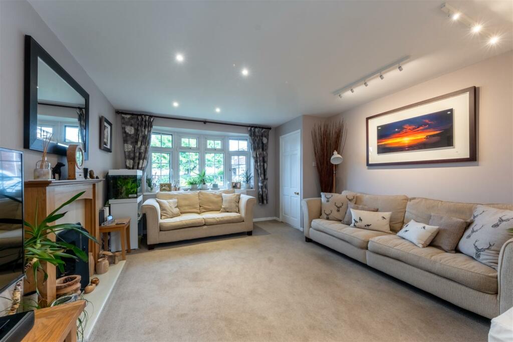 17 Kingfisher Grove-018.jpg