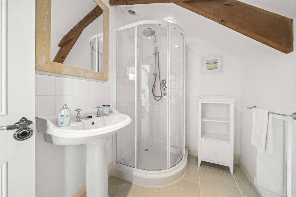 En-Suite B4