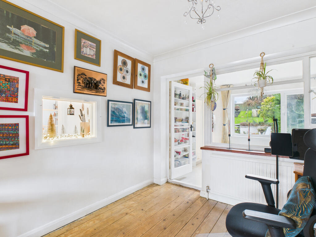 8. CAM01984G0-PR0536-STILL009