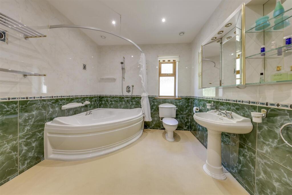 Jack &amp; Jill Bathroom