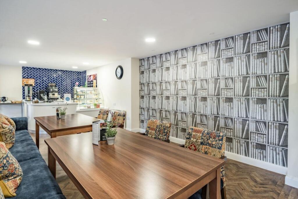 8502921-interior18 (Medium).jpg