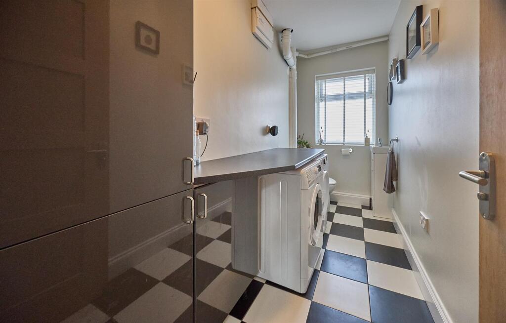 Utility Room/WC to Front