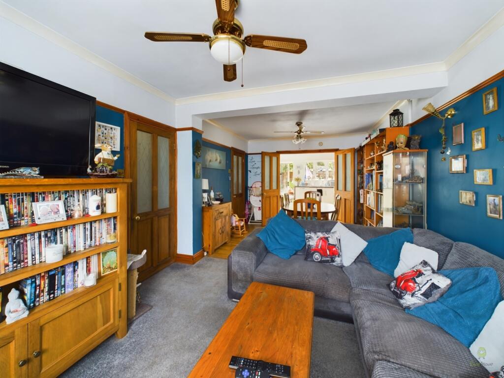 CAM01812G0-PR0082-STILL019