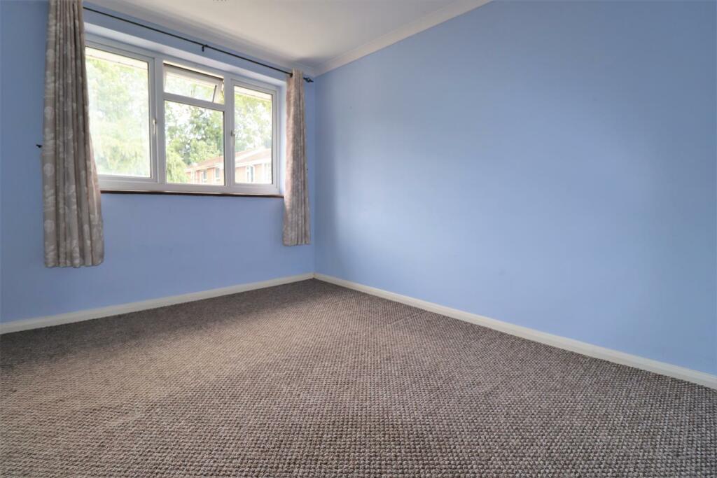 Bedroom 1 (2).JPG