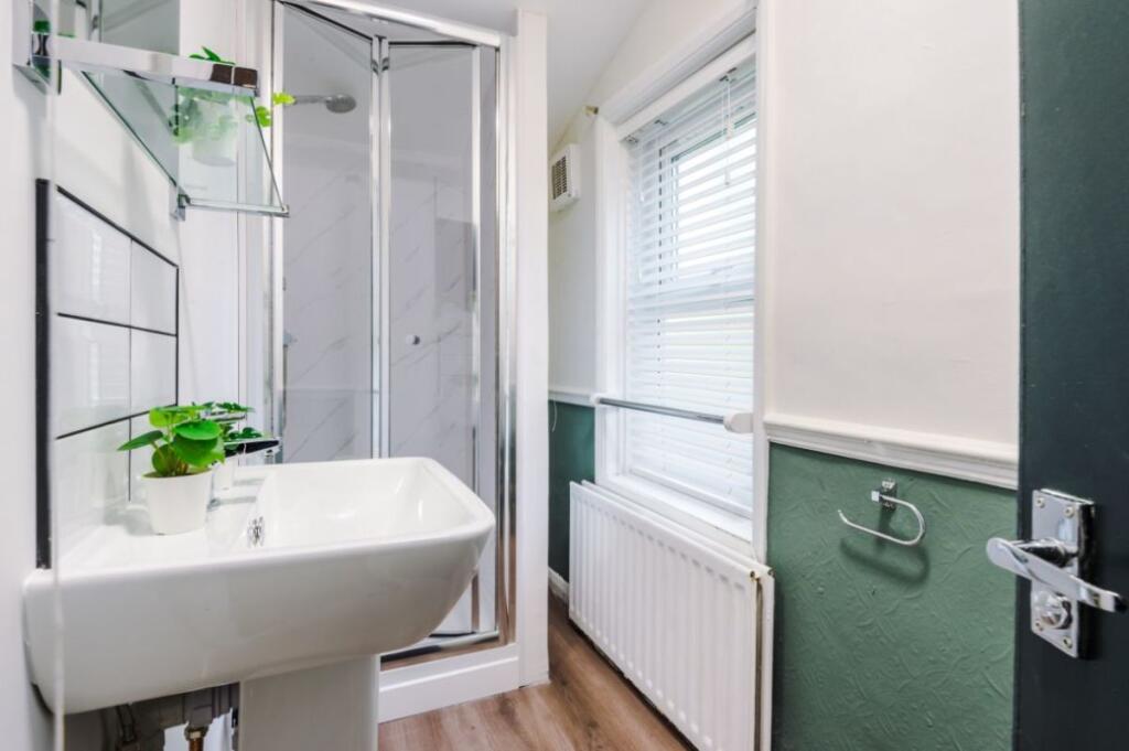 27LA - Bathroom