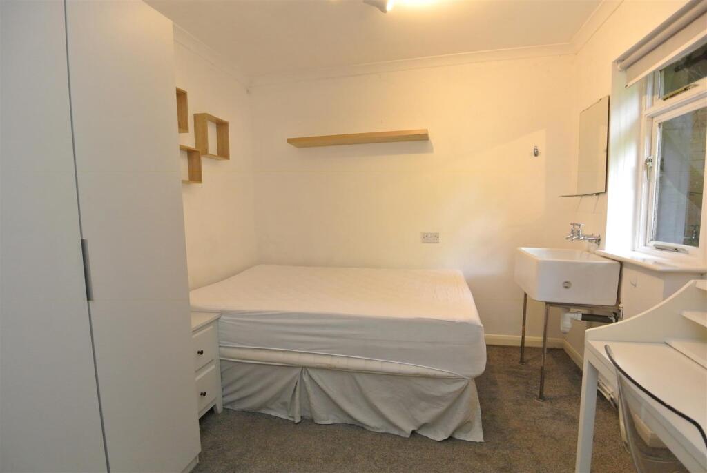 Bedroom GF Rear New.JPG