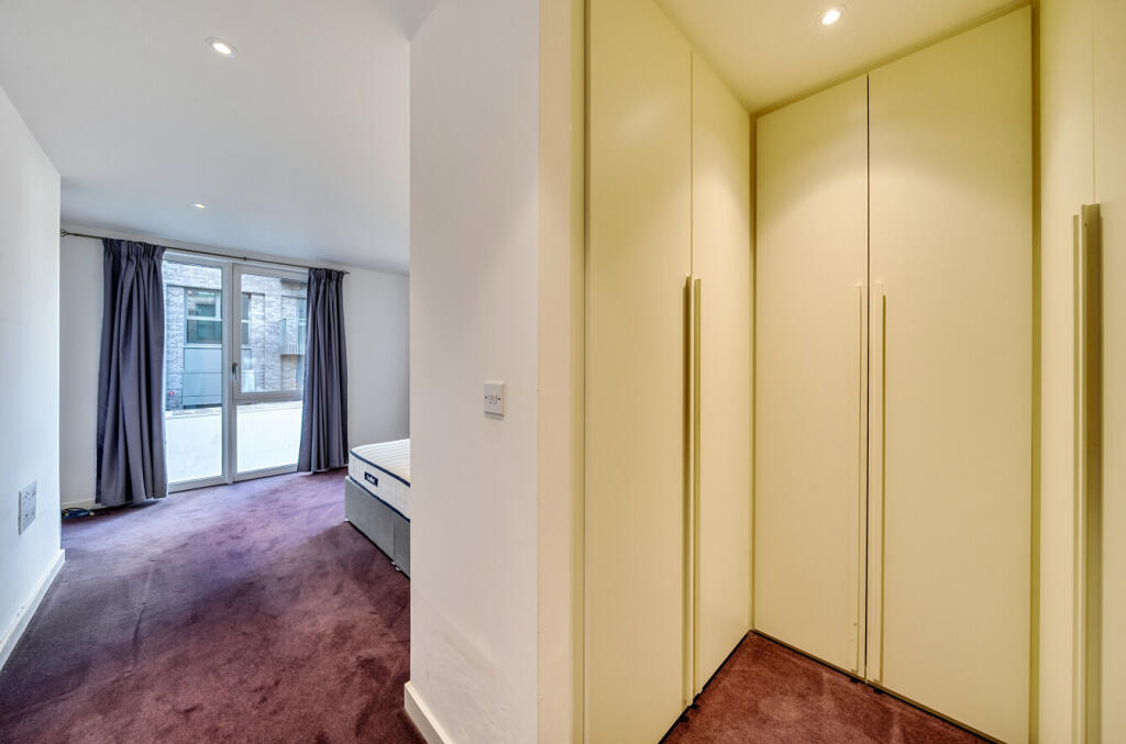 1373521-7-6900a3d...