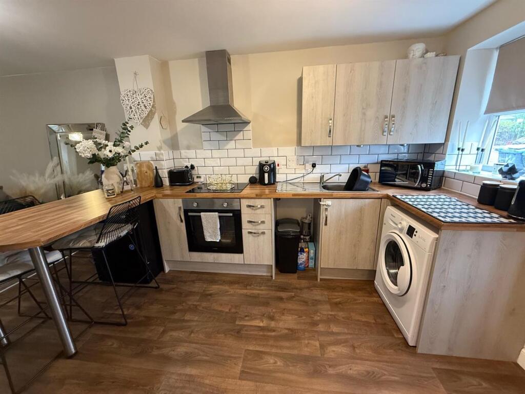 6a kitchen.jpeg