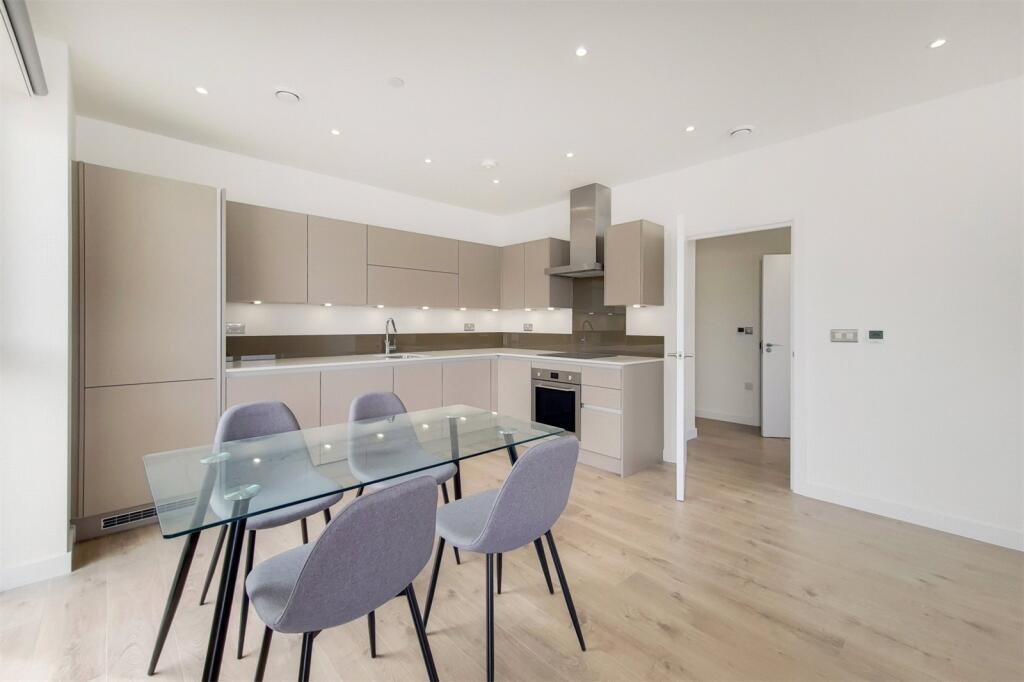 21 Atlantis Avenue, London, E16