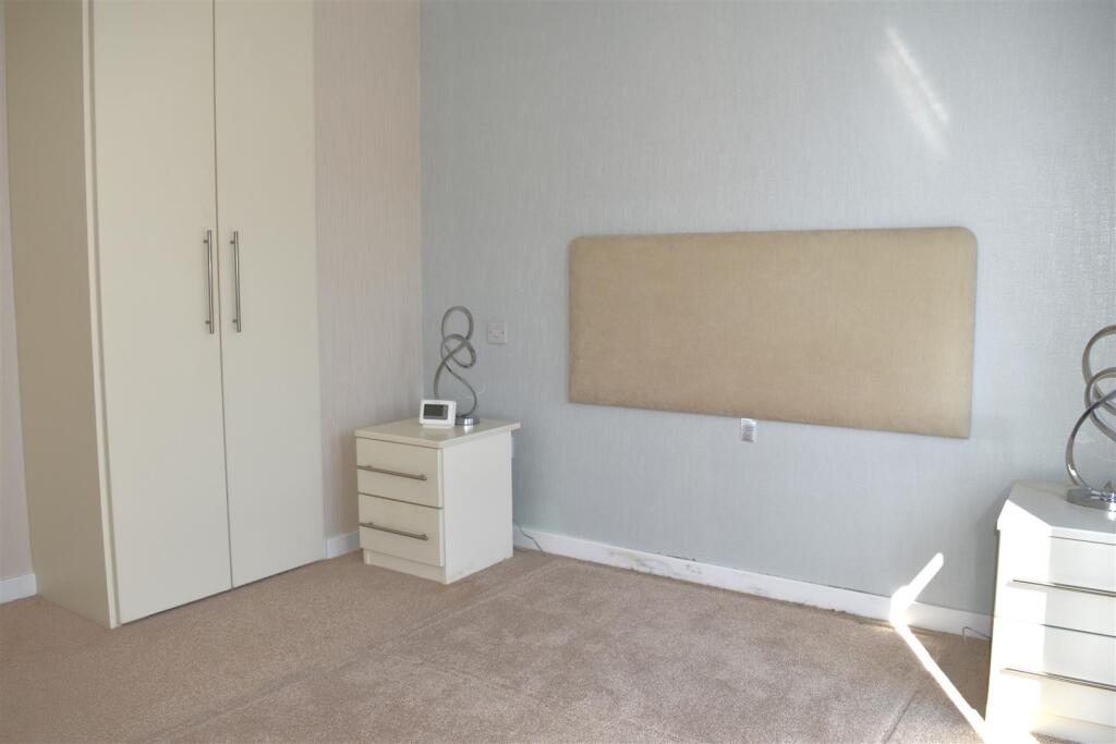 DOUBLE BEDROOM