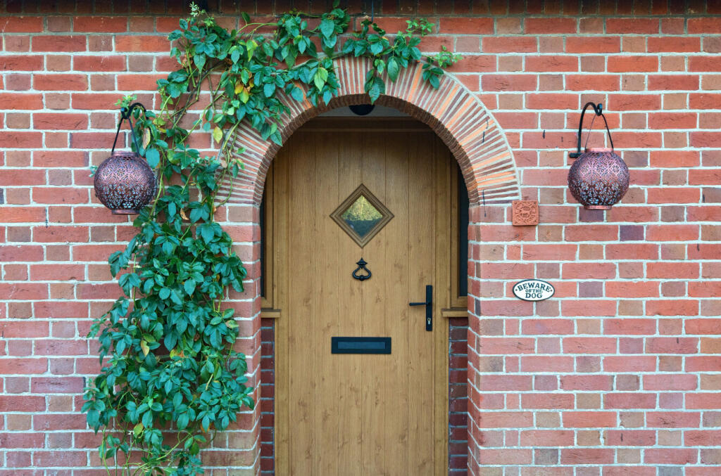 1396317-4-695d2d0...