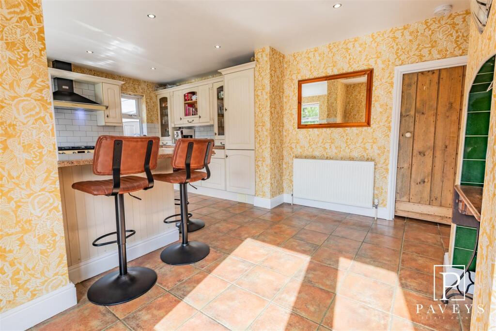 KITCHEN BREAKFAST ROOM