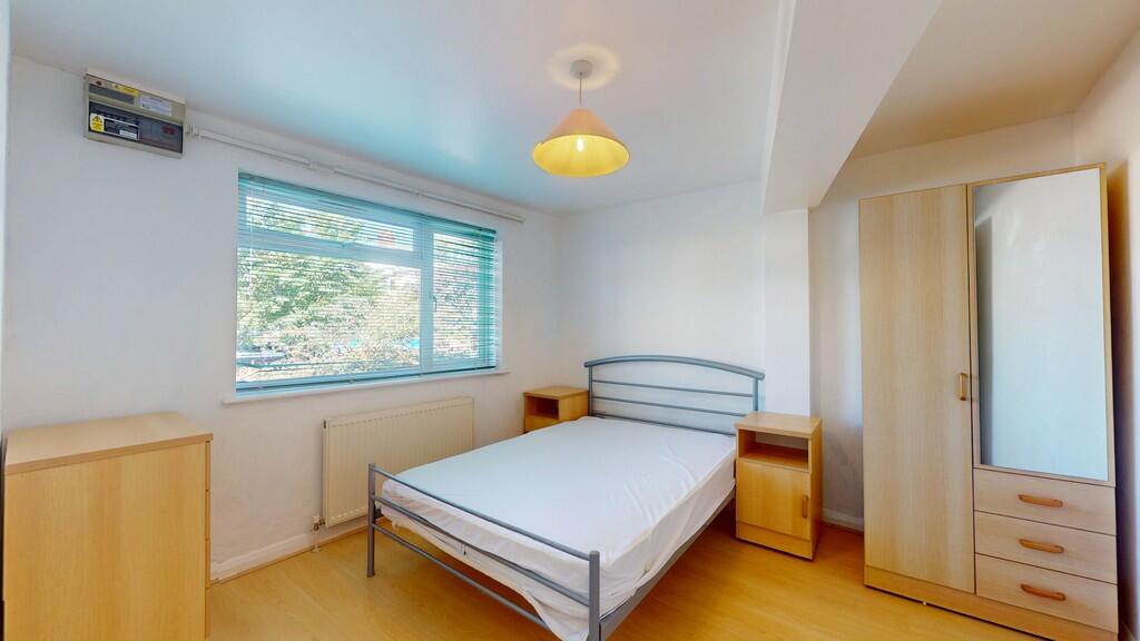 Bedroom 1 - Angle...