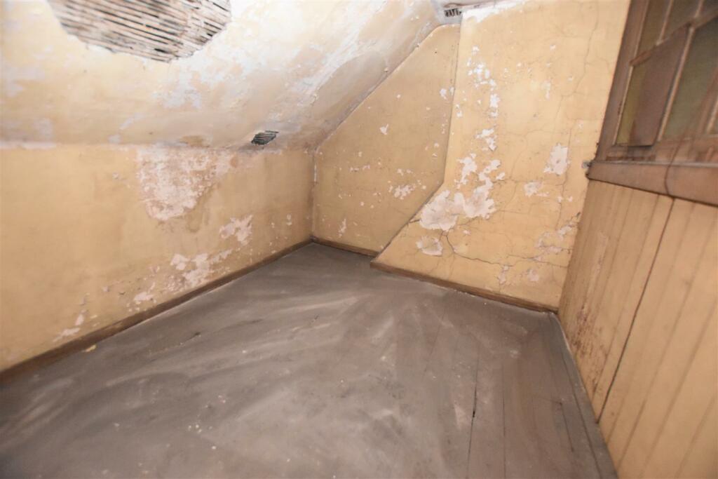 Second Floor Loft Area - Back.JPG