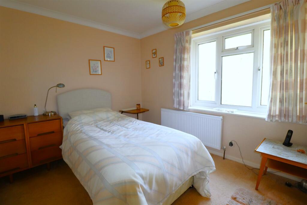 Bed2 (4).JPG