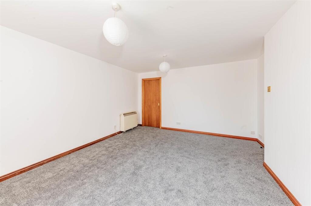 1 Charlotte Close Dundee-3.JPG