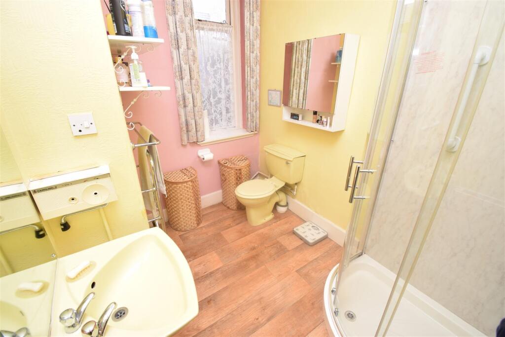 SHOWER ROOM (2).JPG