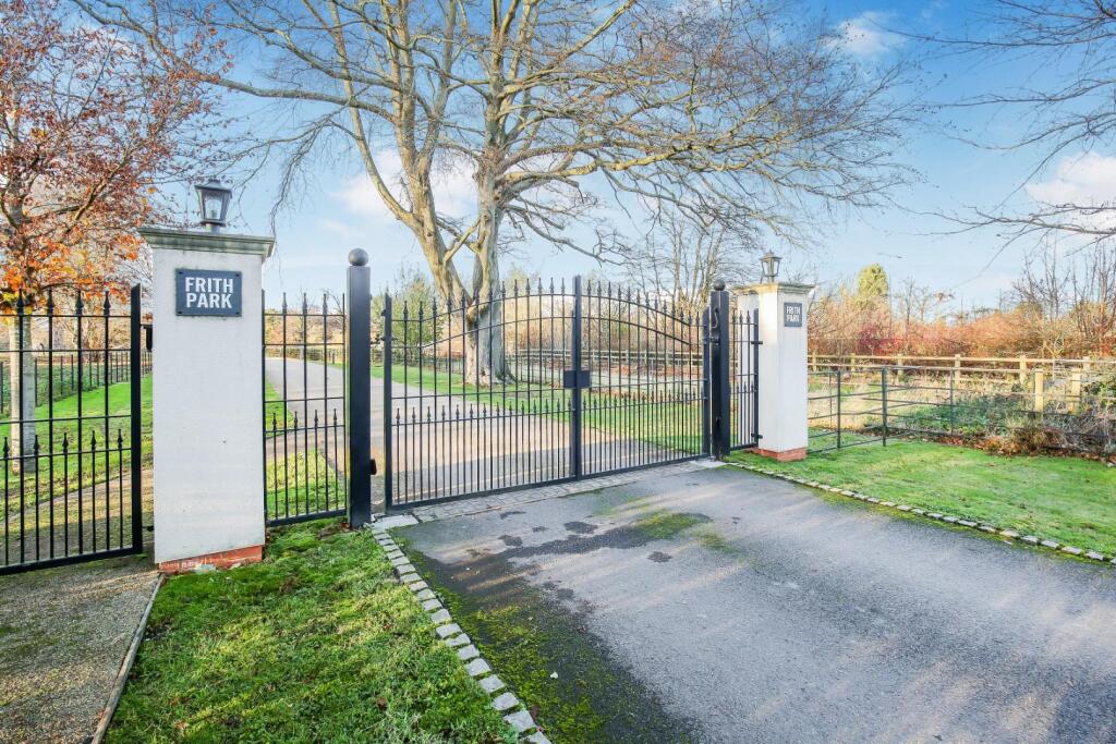 1580295663 - 6 The Walled Garden KT20 - 1.jpg