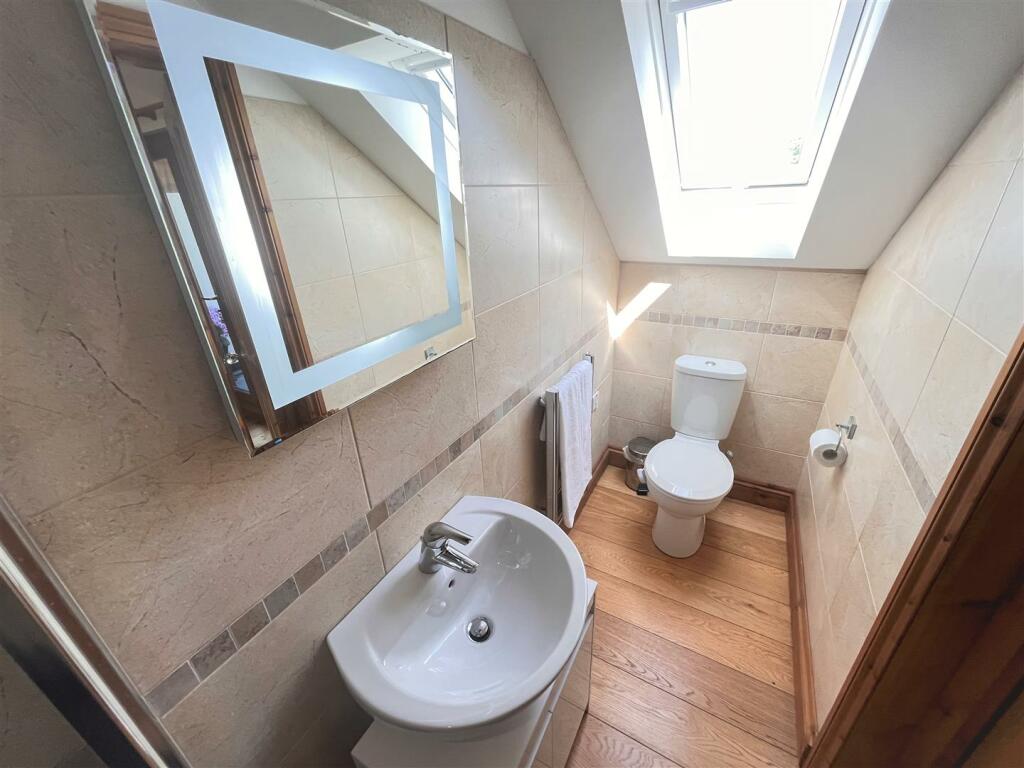 ensuite.JPG