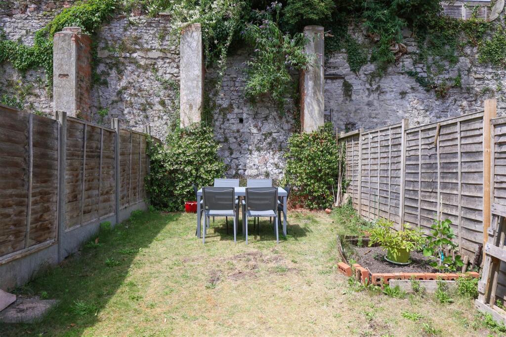 2 Worrall Place 18.JPG