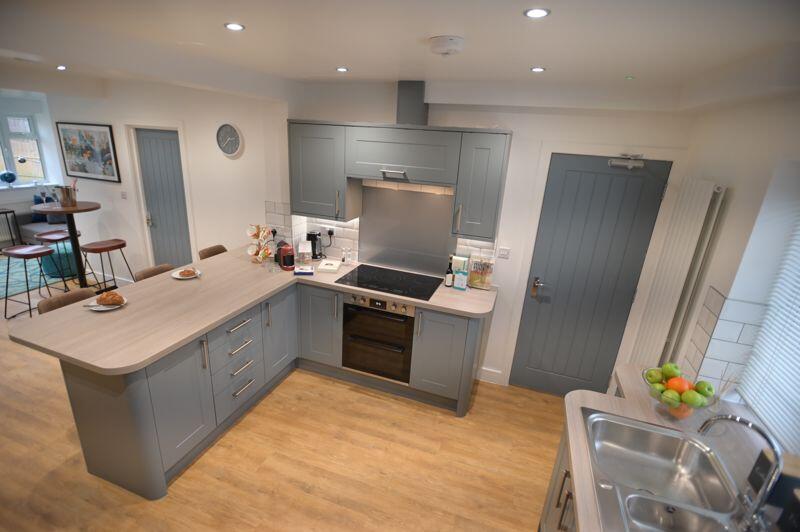 EN-SUITE ROOM TO SUIT PROFESSIONALS