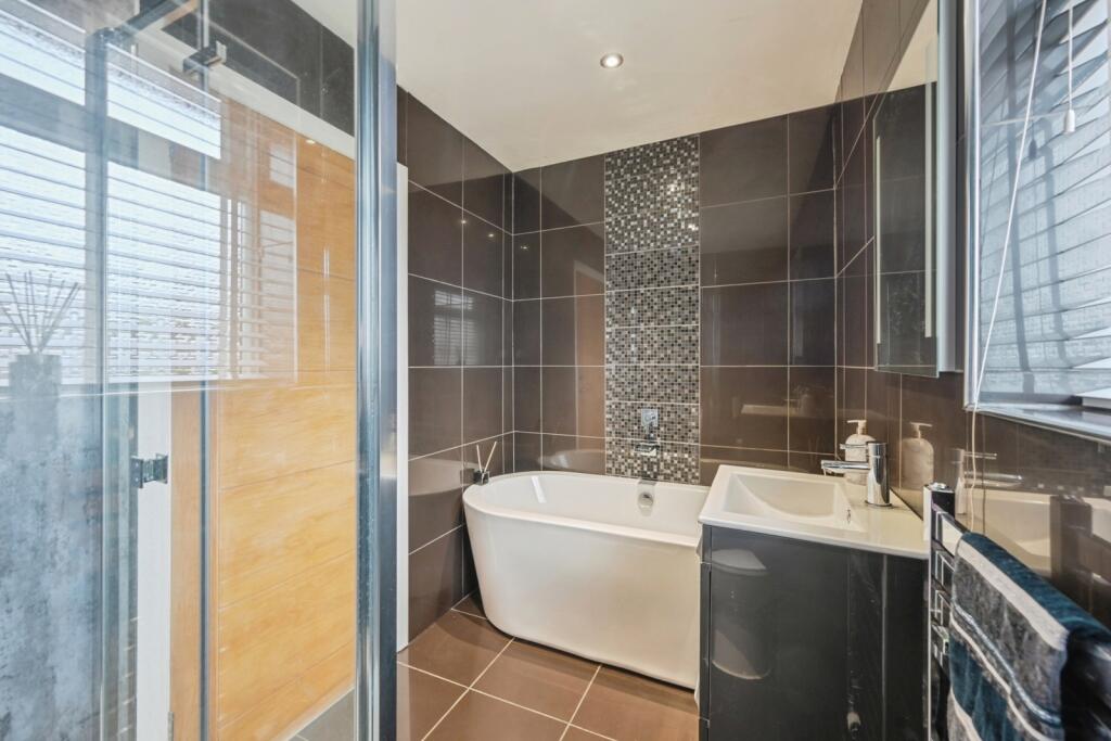 1st Floor Bathroom