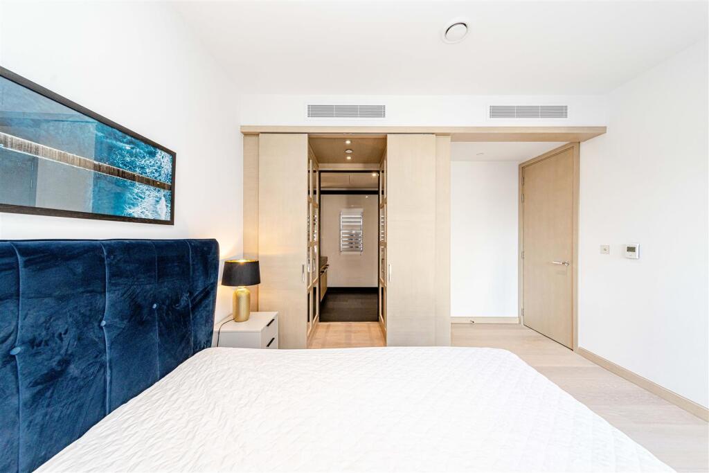 Master Bedroom         .jpg