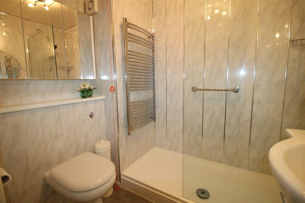 Lystra Court, 17 - Bathroom 2.JPG