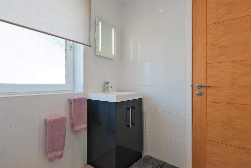 043-11 Whiteshaw Avenue, Carluke, ML8 5DF.jpg