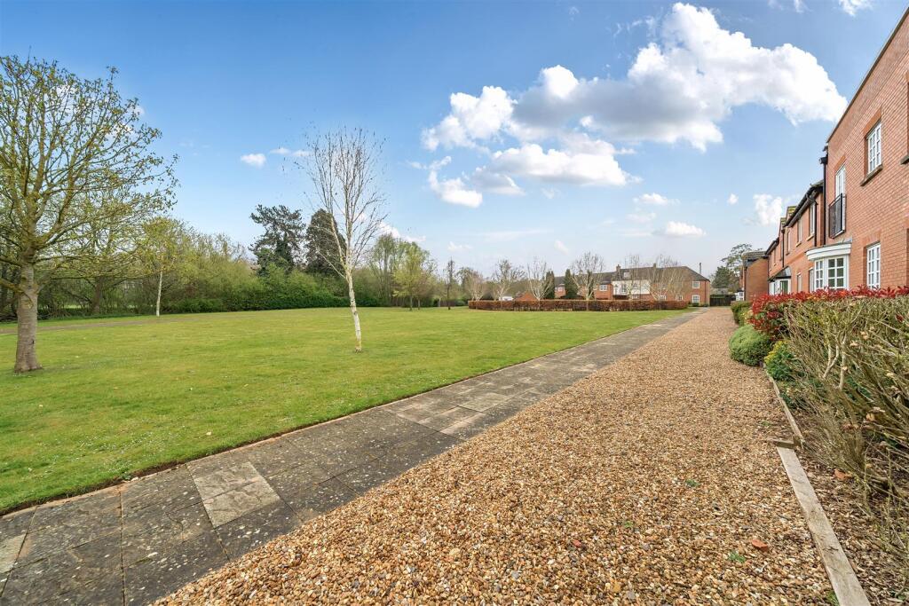 61 Reffield Close, Towcester (14).jpg