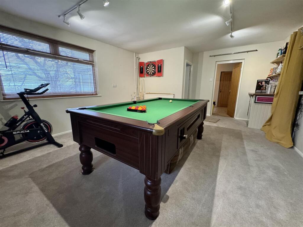 GAMES ROOM