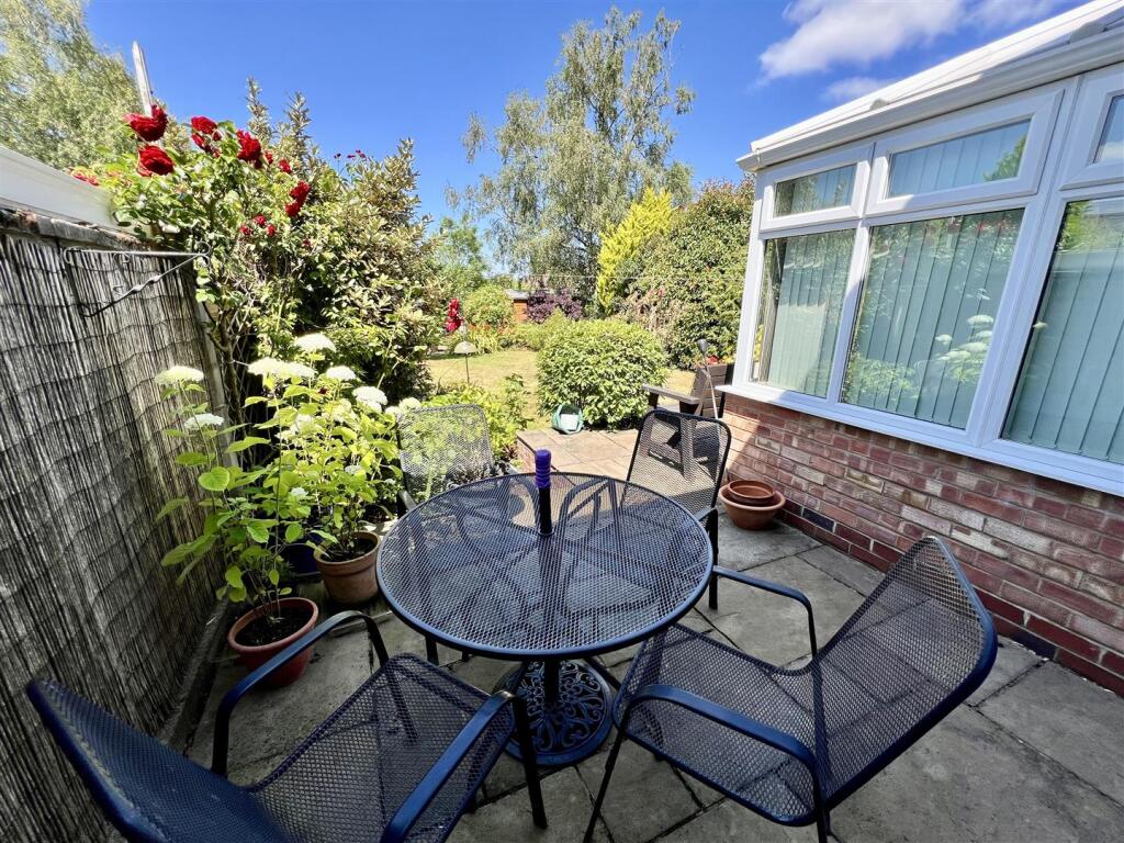 DELIGHTFUL REAR GARDEN