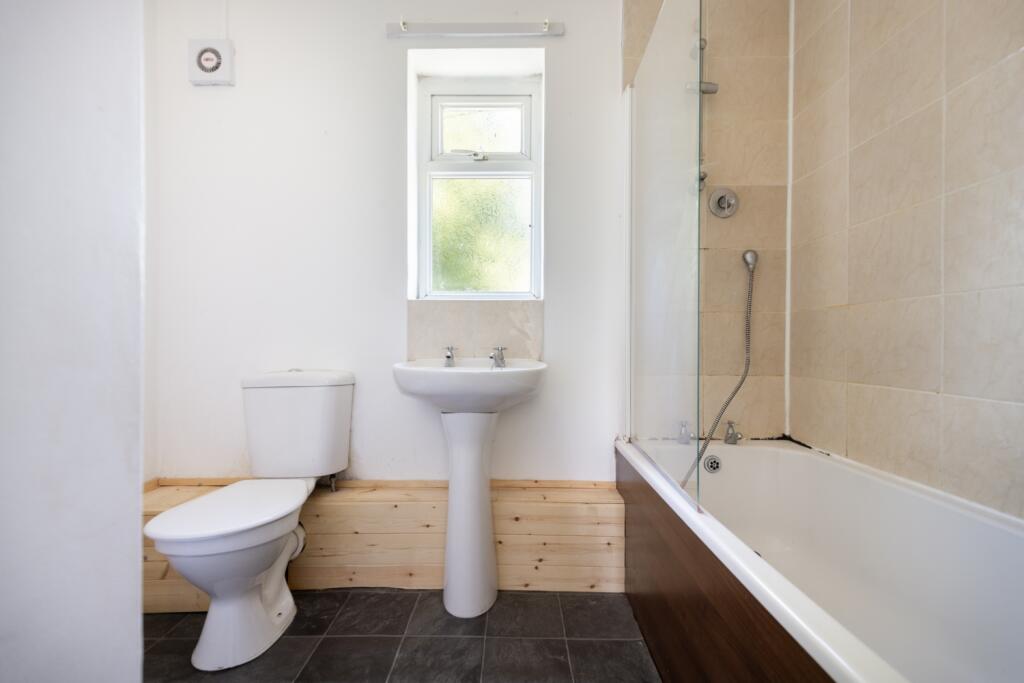 Bathroom Paul Benson Ewemove Goole And Selby