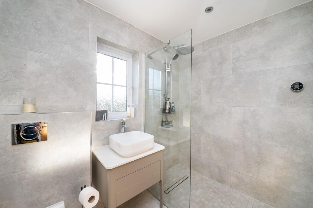 HOUSE BATHROOM