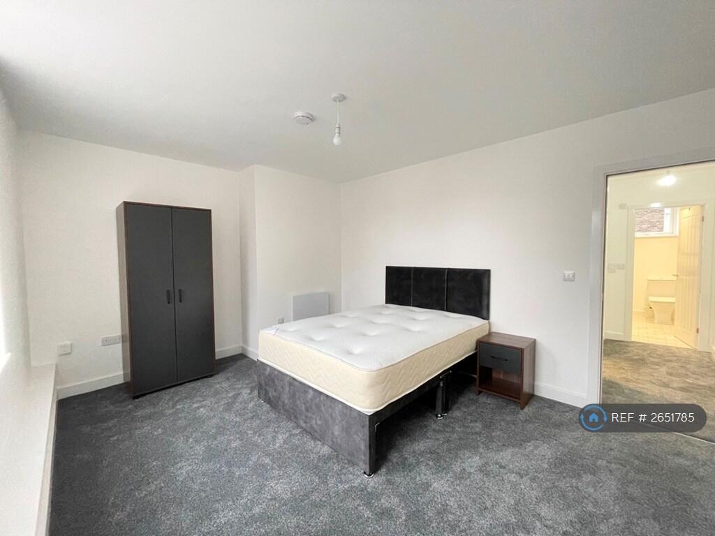 Large Bedroom