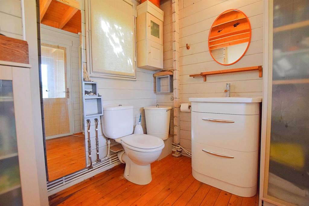 Bathroom Log Cabin