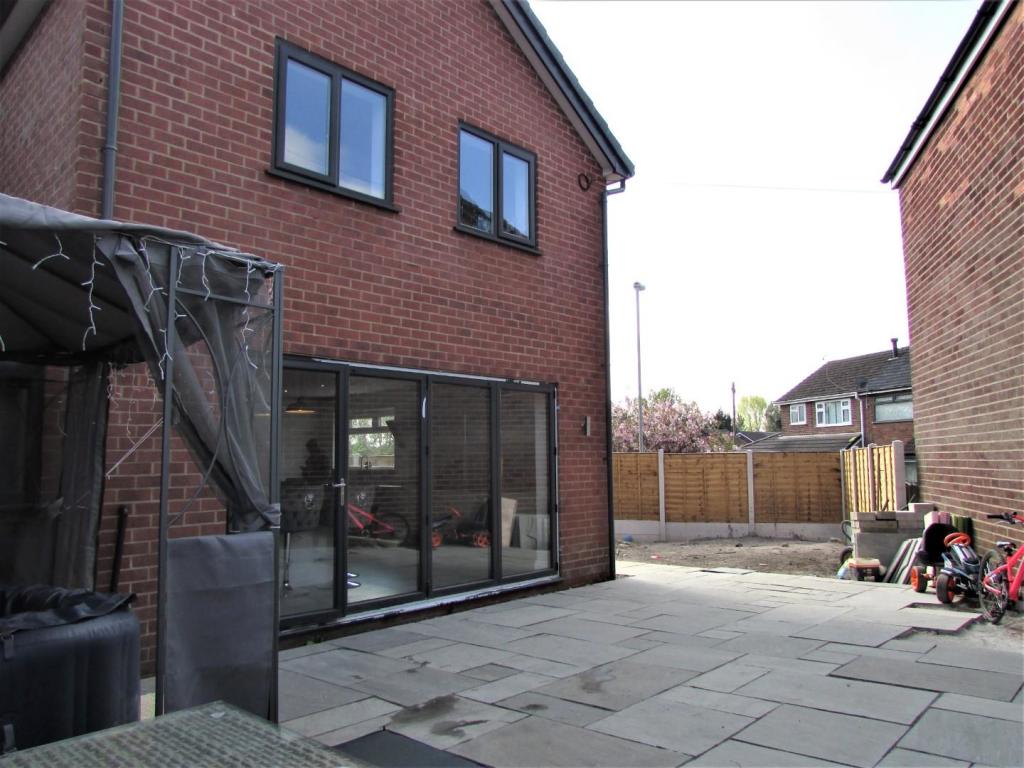 NorfolkCres41gdn4.JPG