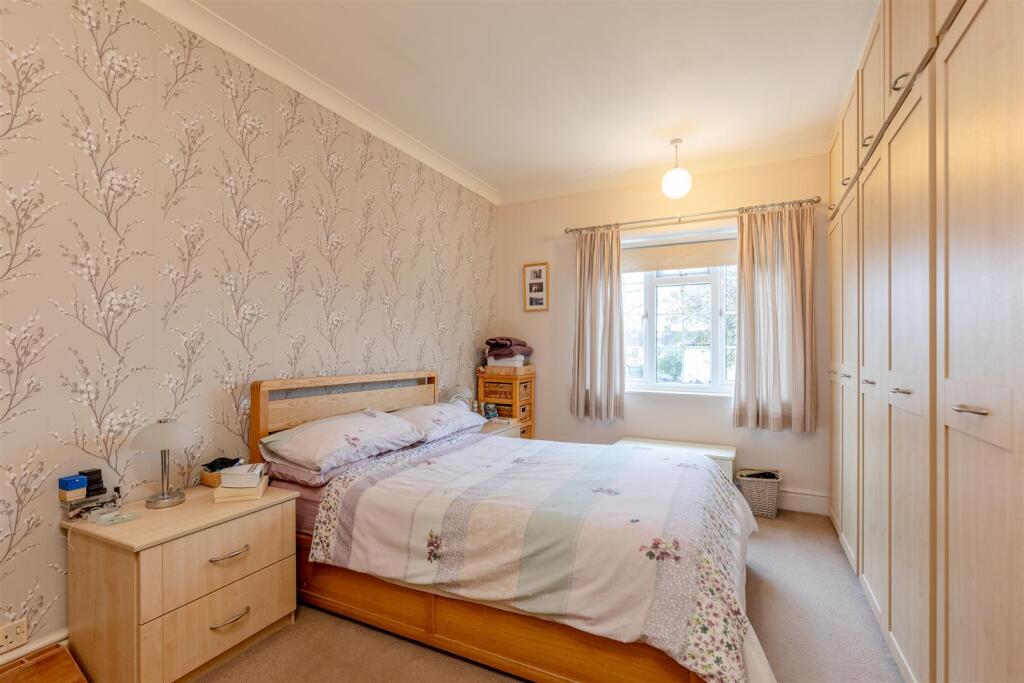 Wellington Walk, Westbury on Trym Bed 2.jpg