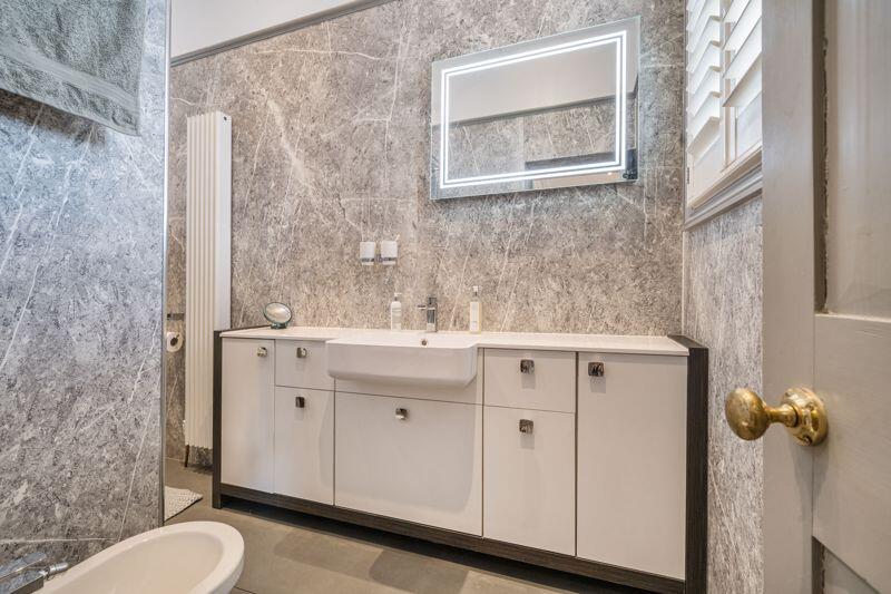 En-suite (Bedroom One)