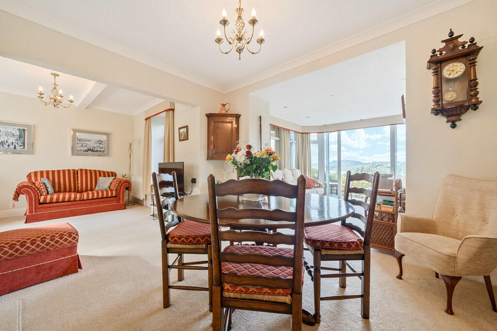 Living/Dining are...