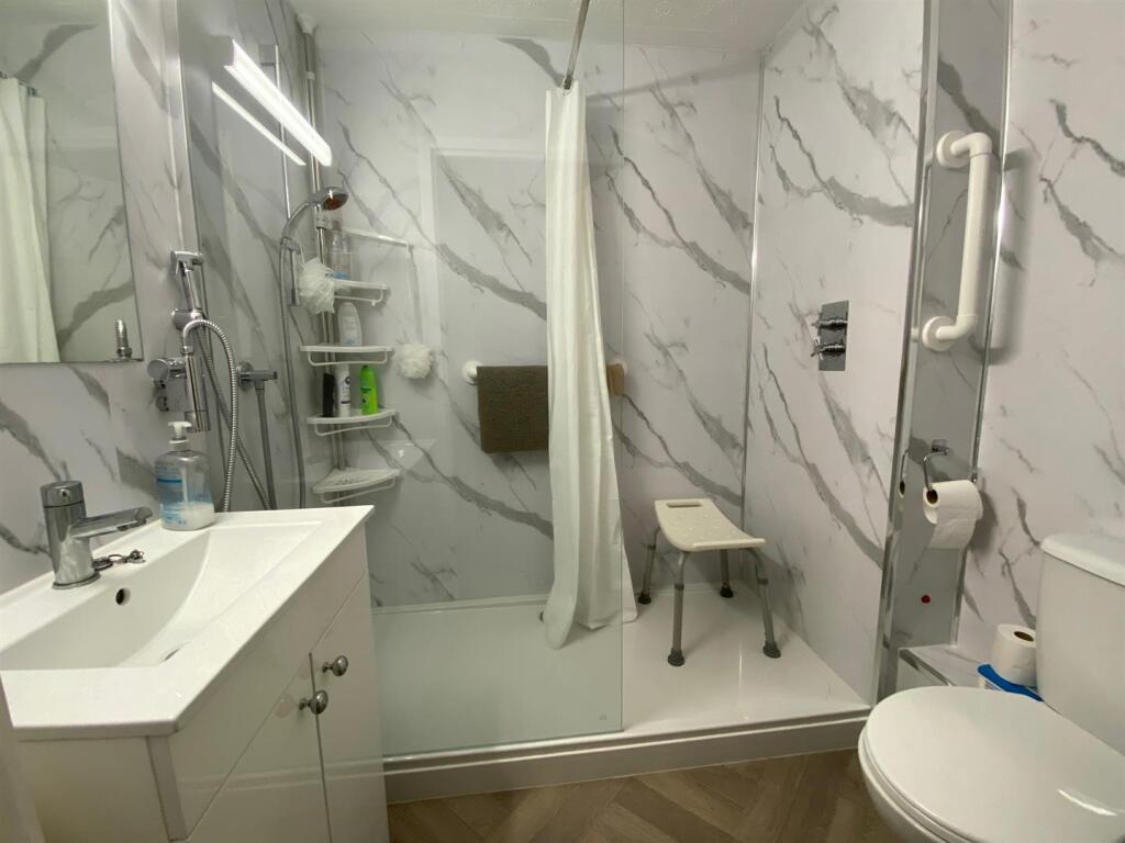 Shower Room.jpg