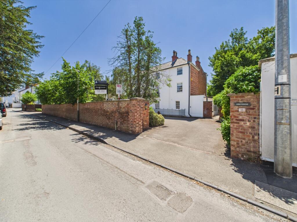 CAM01740G0-PR0419-STILL004