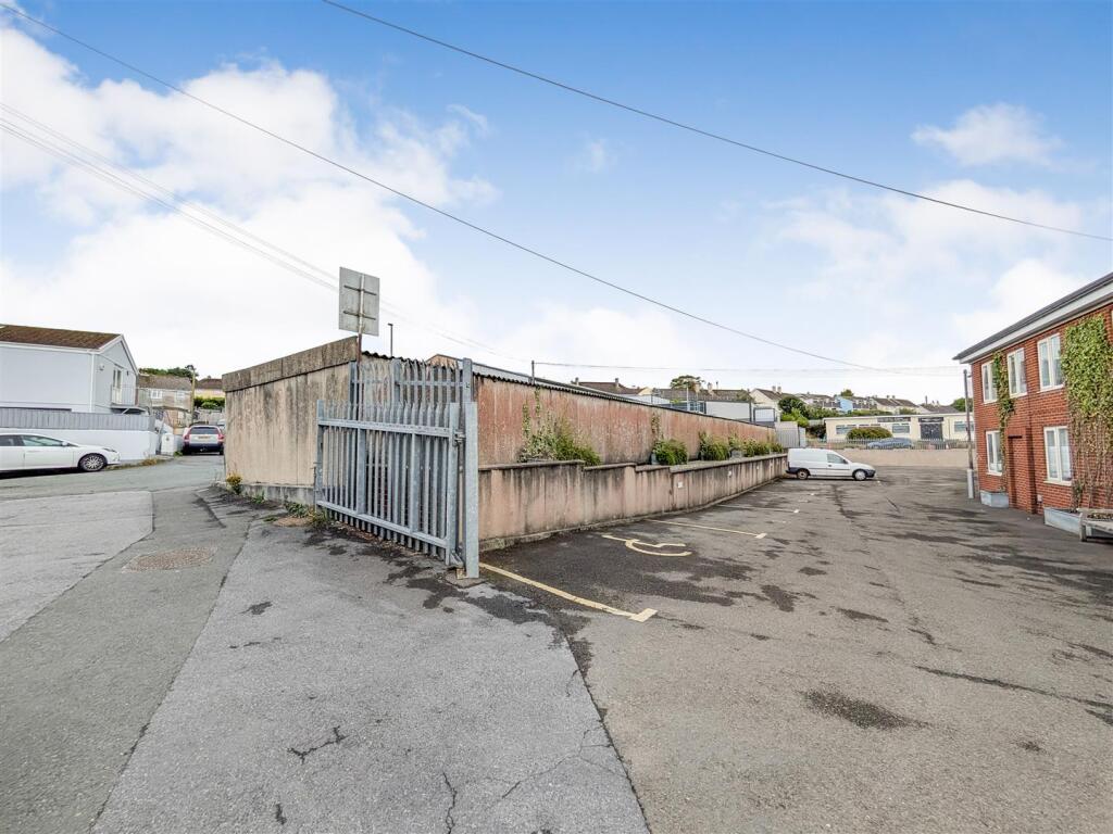 Garages 14, 15, 16 Collingwood Road Dartmouth, Dev