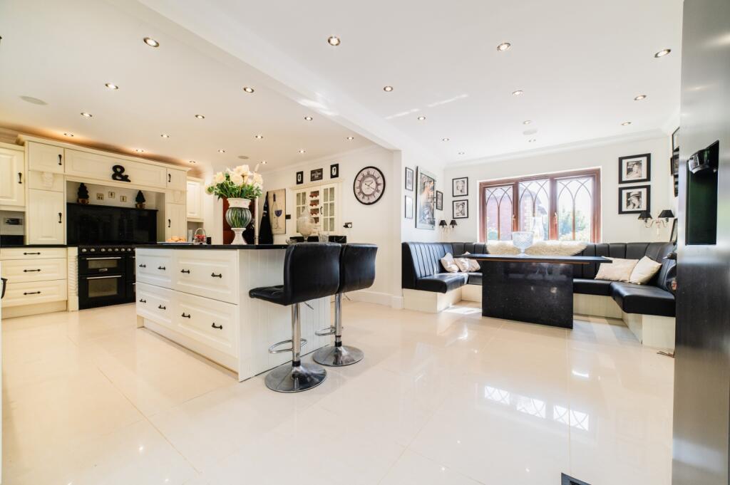 Award-winning Media team on EVERY Listing_44