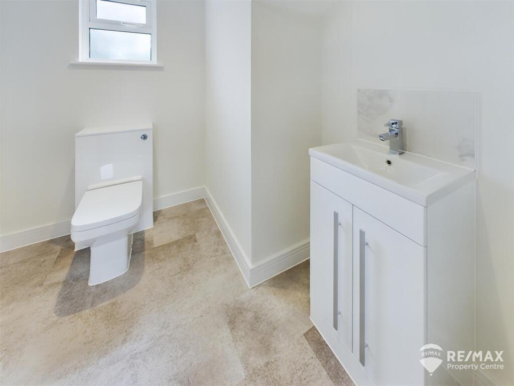En-Suite 2 (2).jpg