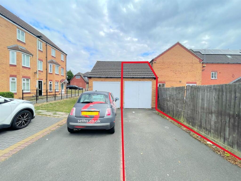 Garage en-bloc / Driveway